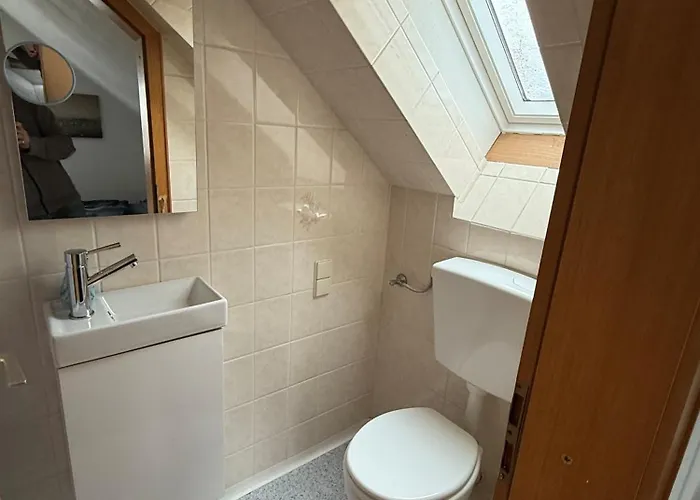 1 Bedroom With Small Bath - Perfect For Long Distance Travel Stop